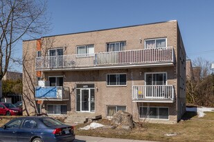 465 Robin Boul in Laval, QC - Building Photo