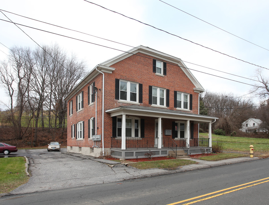 235 Plank Rd in Waterbury, CT - Building Photo