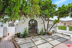 2736 Cloverdale Ave in Los Angeles, CA - Building Photo