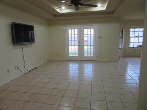 975 Tiara Trail in Laredo, TX - Building Photo - Building Photo