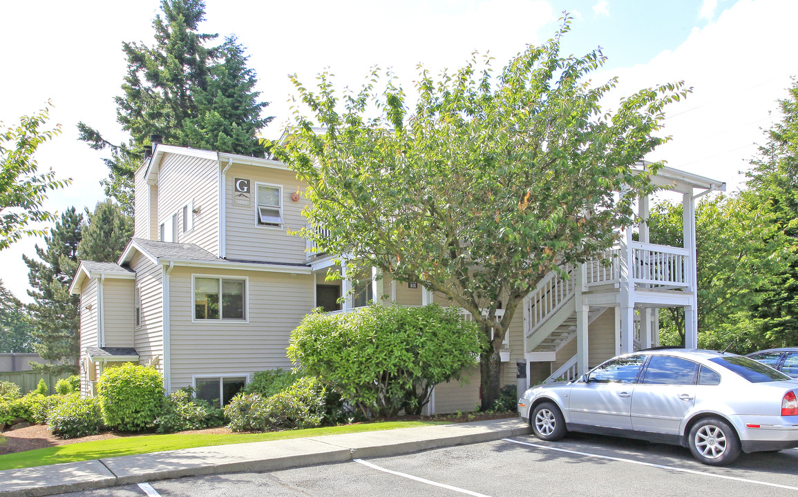 Juniper Ridge Apartments in Bellevue, WA - Building Photo