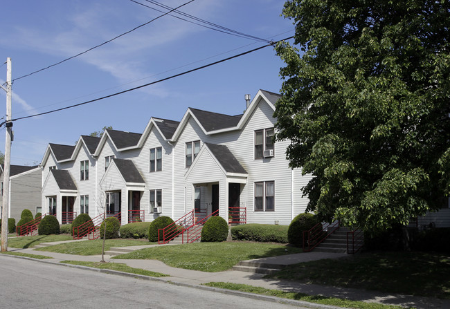 Oxford Gardens Apartments in Providence, RI - Building Photo - Building Photo