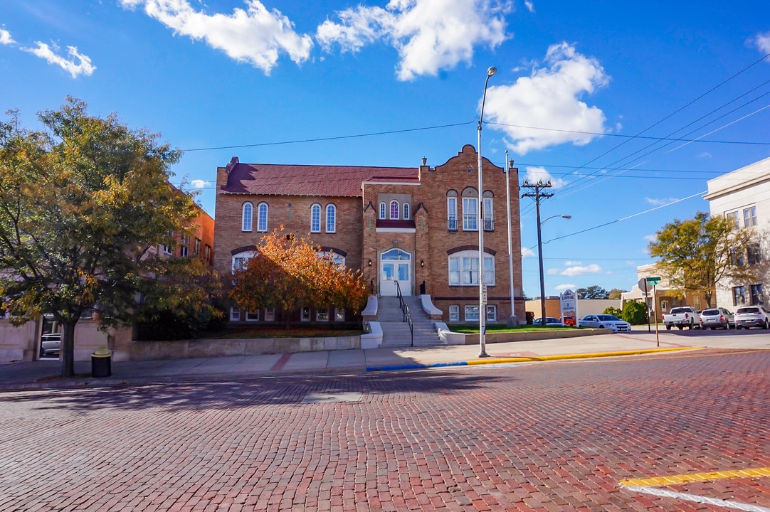 Landmark Apartments in McCook, NE - Building Photo