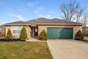 1512 N Hampton Ct in Greenfield, IN - Building Photo