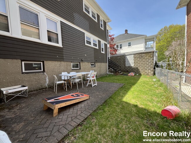 285 Foster St, Unit 1