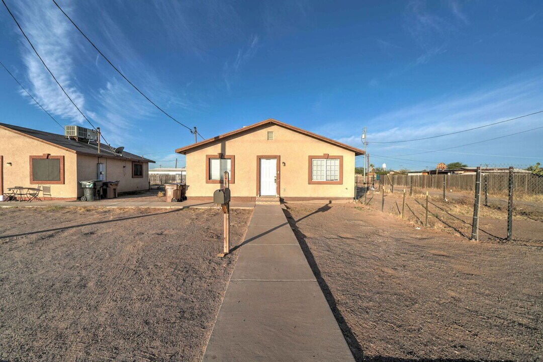 108 Adams St in Coolidge, AZ - Building Photo