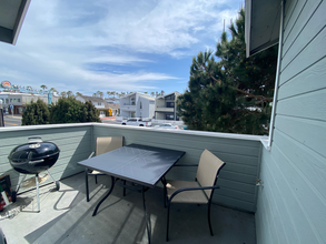 414 E Balboa Blvd in Newport Beach, CA - Building Photo - Building Photo