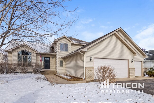 property at 13788 Goldenrod St NW