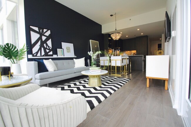 property at 762 N Hudson Ave