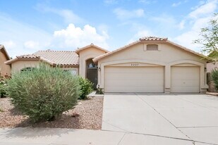 2227 E Cathy Ct in Gilbert, AZ - Building Photo