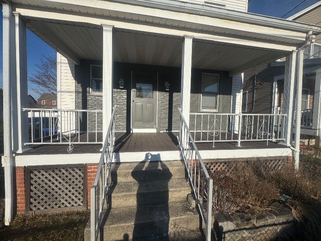 30 Metacomet Ave in East Providence, RI - Building Photo - Building Photo