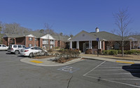 Lucky Pointe Apartments 55+ in La Fayette, GA - Foto de edificio - Building Photo