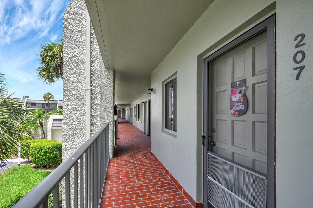 4110 Tivoli Ct in Greenacres, FL - Foto de edificio