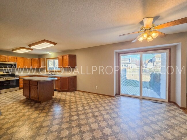 5514 Kensington Cir in Johnston, IA - Building Photo - Building Photo