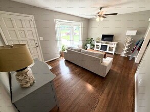 6102 E 96th St in Kansas City, MO - Building Photo - Building Photo