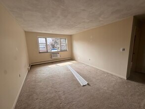 155 Lexington St in Newton, MA - Building Photo - Building Photo