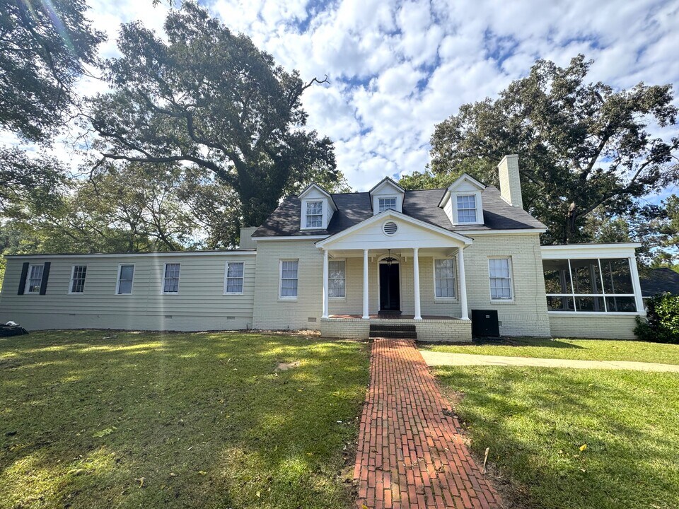 1020 Cherry Hills Ct in Athens, GA - Building Photo