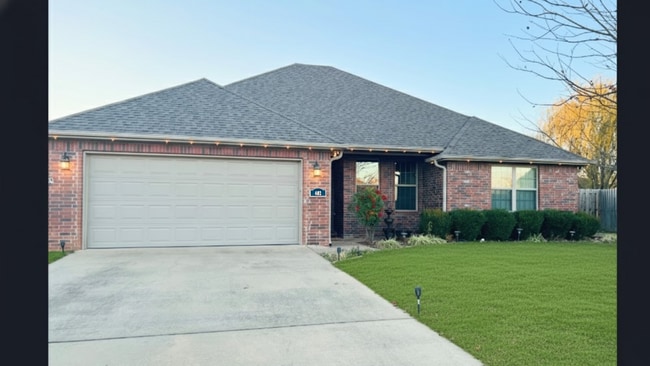 property at 402 SW Arch St