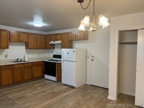 14 Cherry St in Milford, CT - Building Photo - Building Photo