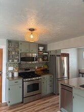 1016 E Highland Pl in Peoria Heights, IL - Foto de edificio - Building Photo