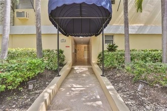 427 Santander Ave-Unit -405 in Coral Gables, FL - Building Photo - Building Photo