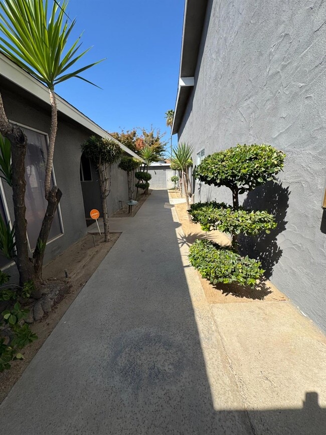 2056 W Simpson Ave in Fresno, CA - Building Photo - Building Photo