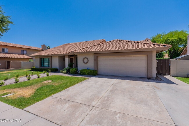 1449 W Antiqua Dr in Gilbert, AZ - Foto de edificio - Building Photo