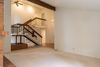 5285 Highland Dr in Bellevue, WA - Building Photo - Building Photo