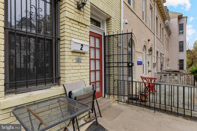 2706 Ontario Rd NW in Washington, DC - Building Photo - Building Photo