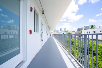 1955 NW 2nd Ct in Miami, FL - Foto de edificio - Building Photo