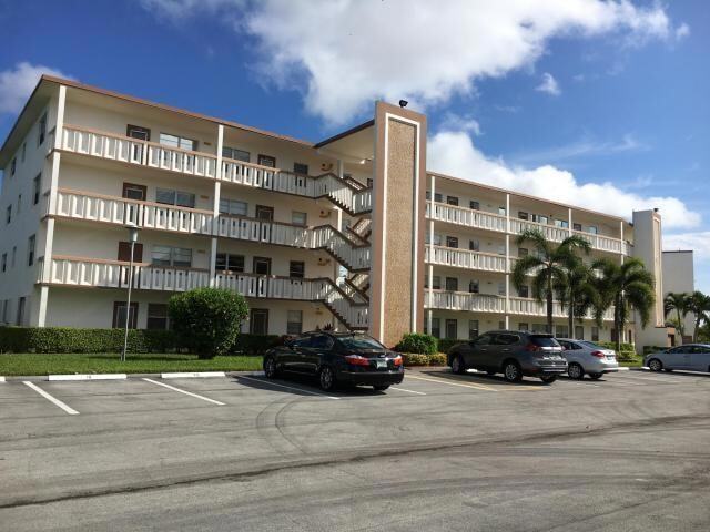 1050 Cornwall C in Boca Raton, FL - Building Photo