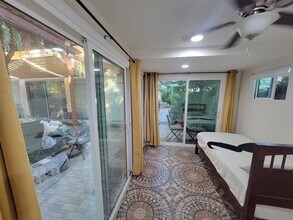 11001 Darby Ave in Porter Ranch, CA - Foto de edificio - Building Photo