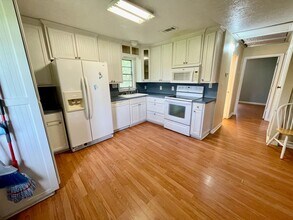 800 Grigsby Ave in Port Neches, TX - Building Photo - Building Photo