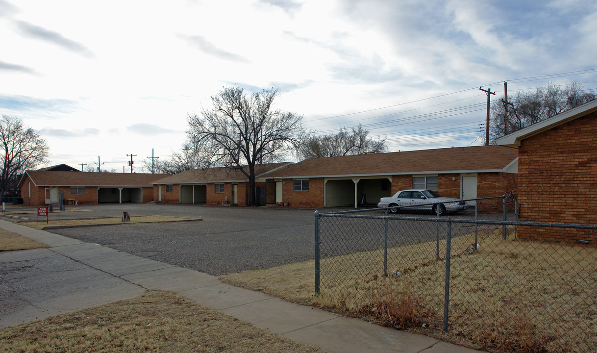 1927-1931 66th St in Lubbock, TX - Building Photo