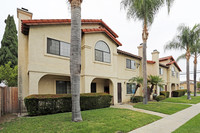 4221-4227 Green Ave in Los Alamitos, CA - Foto de edificio - Building Photo