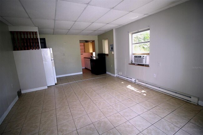 1079 W Magnolia St in Clermont, FL - Building Photo - Building Photo