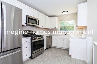 891 Rosetree Ln in Cincinnati, OH - Foto de edificio - Building Photo
