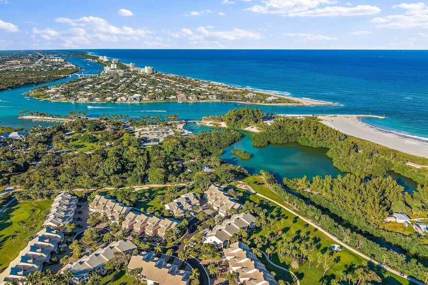 2604 Fairway Dr N in Jupiter, FL - Building Photo