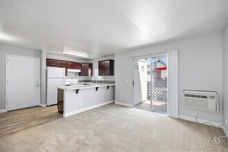 Village Green Senior Community in Escondido, CA - Foto de edificio - Interior Photo