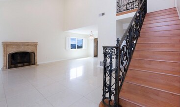 2735 Joaquin Dr in Burbank, CA - Foto de edificio - Building Photo