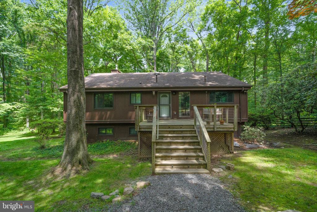 10901 Crossview Dr in Great Falls, VA - Building Photo