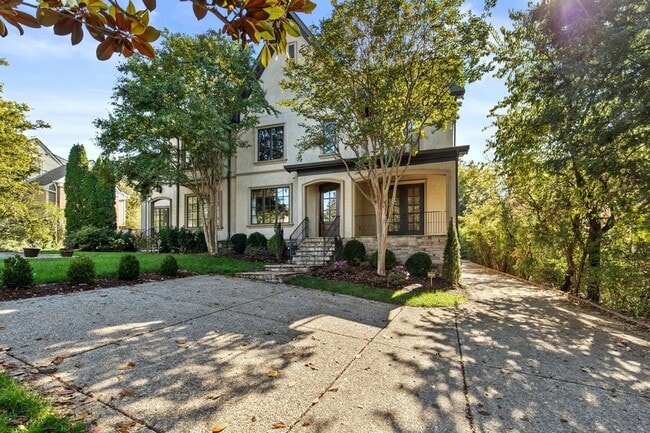 2019 Overhill Dr in Nashville, TN - Building Photo - Building Photo