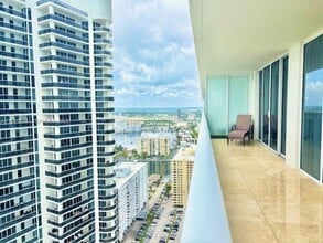 1830 S Ocean Dr in Hallandale Beach, FL - Building Photo - Building Photo