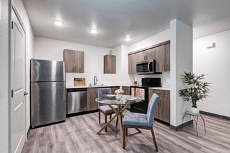 501 Jasmine Villas in McAllen, TX - Building Photo - Building Photo