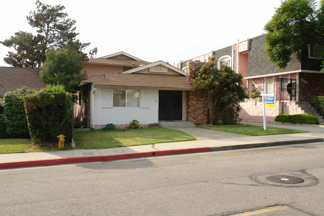 1231 Valley View Rd in Glendale, CA - Building Photo - Building Photo