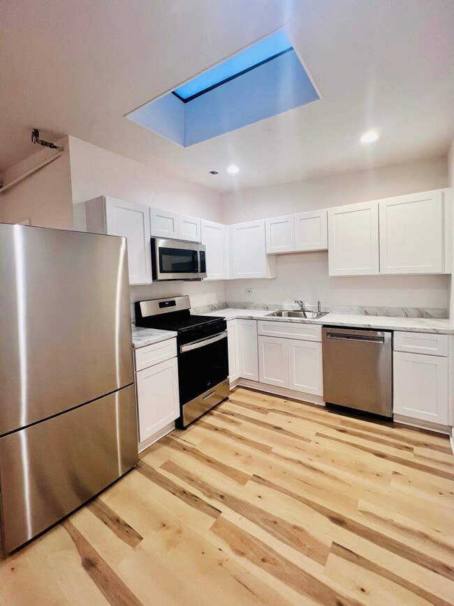2651 W North Ave
