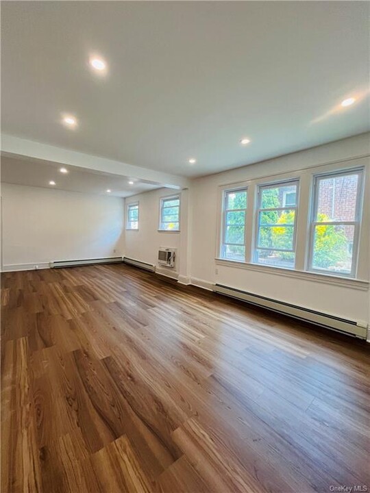 32 Dover Ln-Unit -1 in Yonkers, NY - Building Photo