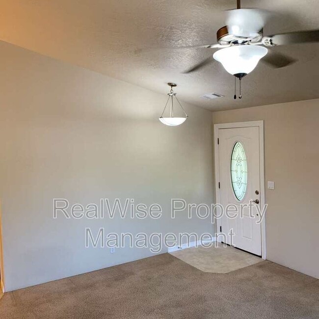 1115 Westerly Ct in Grants Pass, OR - Building Photo - Building Photo