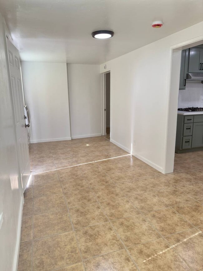 715 N Brown St in Hanford, CA - Building Photo - Building Photo