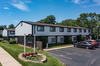Village Square Townhomes in Cincinnati, OH - Building Photo - Building Photo